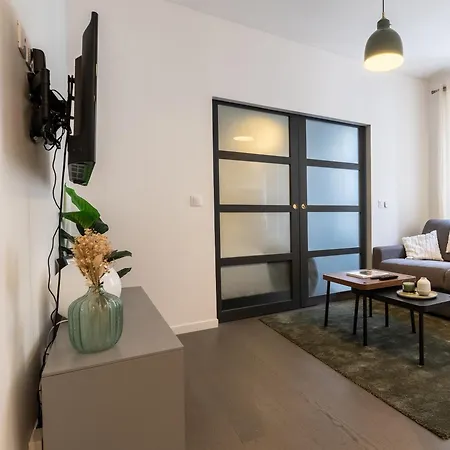 Stylish One Bedroom In 17th דירה פריז