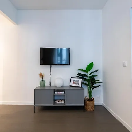 Stylish One Bedroom In 17th