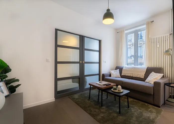 Stylish One Bedroom In 17th