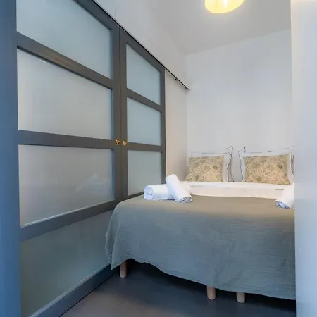 Stylish One Bedroom In 17th Paris