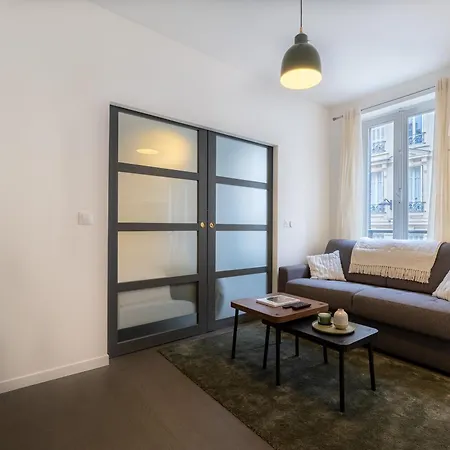 Stylish One Bedroom In 17th
