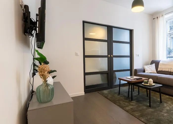 Stylish One Bedroom In 17th Apartment Paris