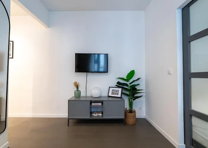 Stylish One Bedroom In 17th