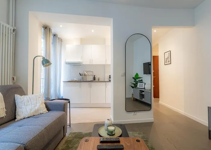 Stylish One Bedroom In 17th Apartment Paris